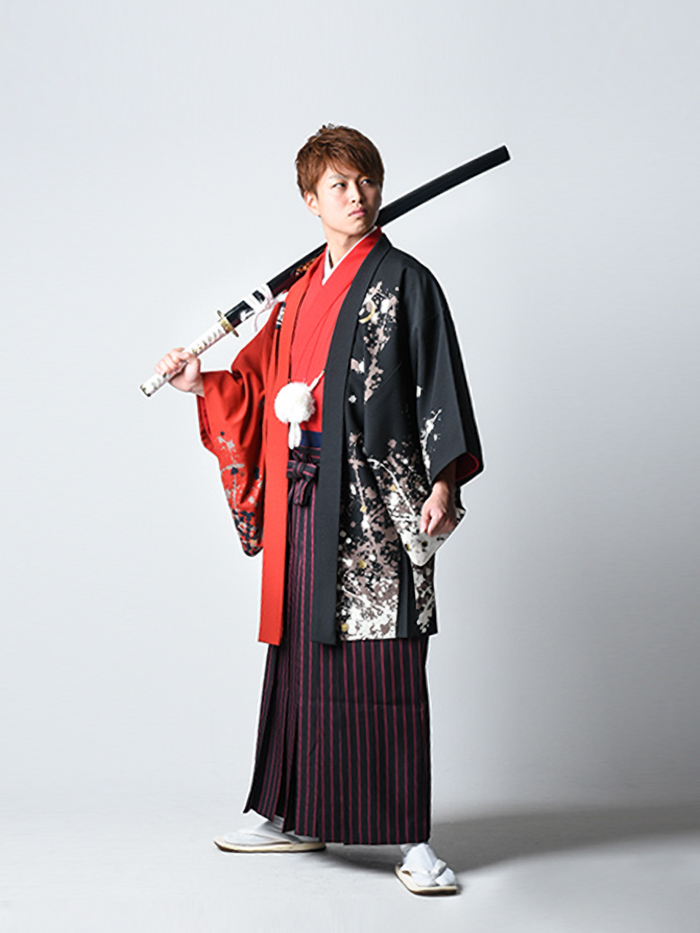 【紋付袴レンタル】赤黒 片身変わりに鯉＋黒赤ストライプ袴